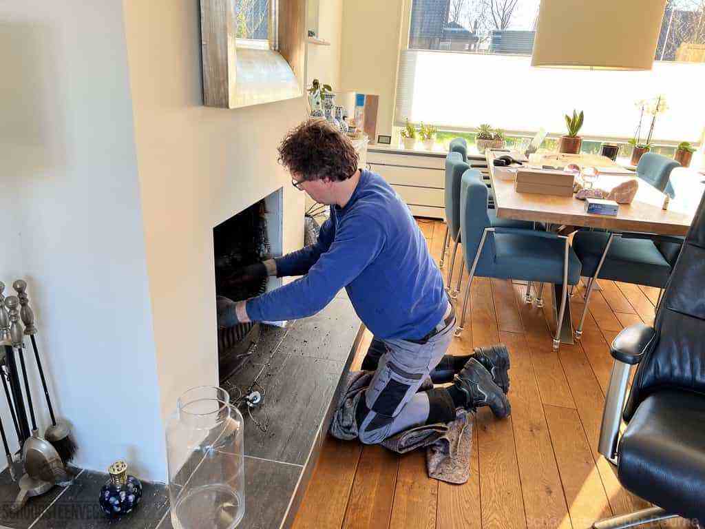 Schouwveger Deurne kleed schoorsteenreiniger Schouwveger Deurne kleed schoorsteenreiniger